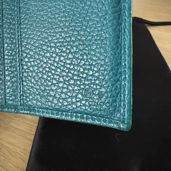 Gucci Beige and Teal Signature Wallet - Picture 9 of 15